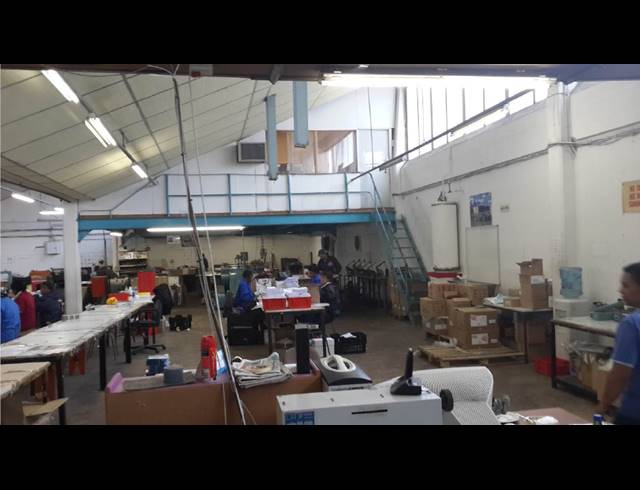 1,895M² FACTORY TO LET IN PAARDEN EILAND